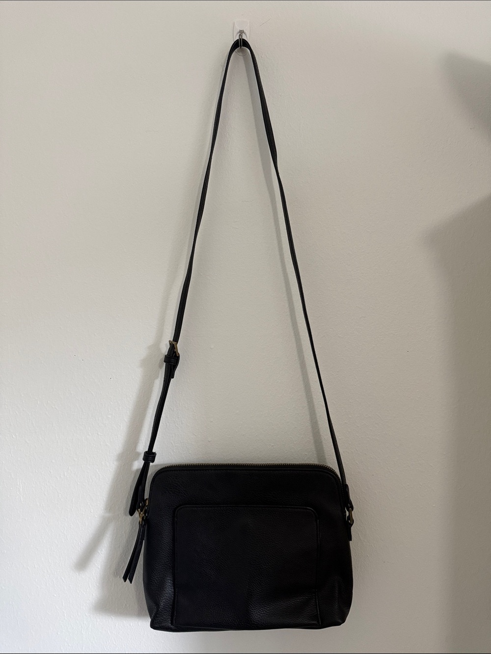Universal Thread Black Leather Crossbody Bag with Front Pocket